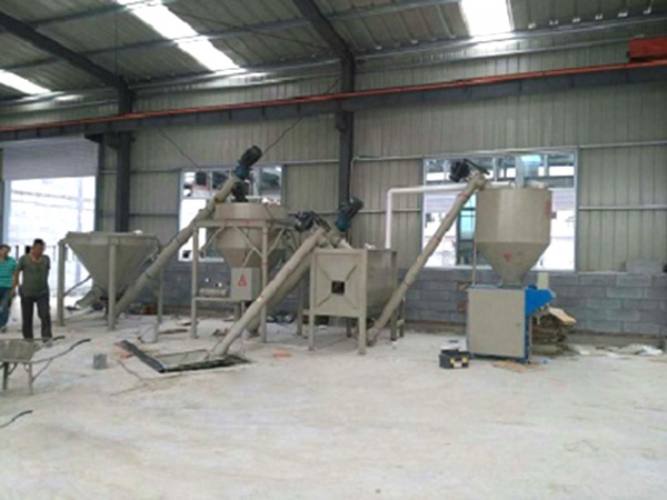 膩?zhàn)臃蹟嚢铏C(jī)的特點(diǎn)